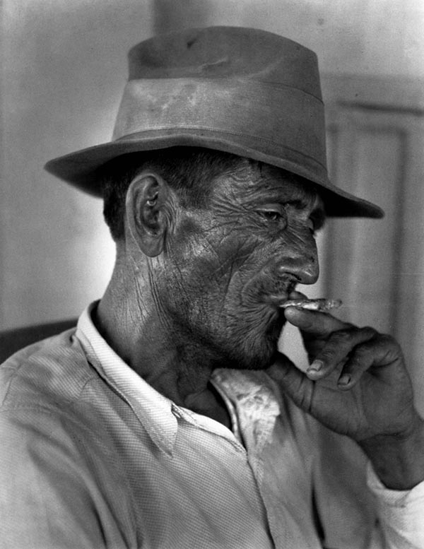 Austrių rinkėjas rūkantis cigaretę, 1934